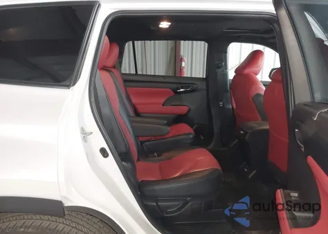 2024 Toyota Highlander Xse z USA, uszkodzony, nr VIN 5TDKDRBH8RS548343